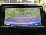 後方の状況を画面で確認できるので、狭い場所での駐車や車庫入れがスムーズに。安全な運転をサポートします。