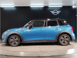 MINIのアロイ・ホイールは、MINIらしさの象徴である、ゴーカート・フィーリングを向上させるために技術の粋を集めて開発されています。