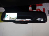 フロントカメラで前方の車両や歩行者を検知します。