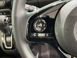 ステアリングにオーディオ操作スイッチが付いています。オーディオ画面に直接タッチしなくても操作が出来ますので、運転に集中できます。