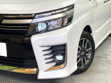 【LEDヘッドライト】悪天候や夜間走行時も良好な視界を確保し安心して運転できる高輝度LEDヘッドライトを装備!点灯速度が早く、消費電力も抑えられています。