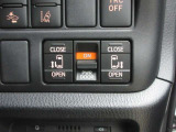運転席からもスイッチ1つでリヤドアを開閉する事ができます。