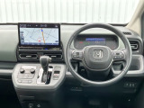 水平基調でスッキリとしたフロントビュー。広く見渡せて運転に安心をもたらします