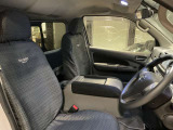 運転席は視認性や操作性を重視したつくりで、どなたでも扱いやすく快適にお乗りいただけます。清掃を行い、安心してご覧いただける状態で展示しております。