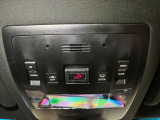 レクサスオーナー様をお守りするためのヘルプネットスイッチです。万一の際は専門オペレーターにつながり、警察や消防への緊急通報をサポートします。