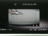 純正ドライブレコーダー:前後の運転状況を映像で記録します。