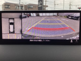 狭い場所での駐車やすれ違いなどでより的確な運転操作に役立つ360&deg;ビューモニターが装備されています。