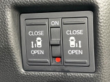 【両側パワースライドドア】スマートキーや運転席のスイッチで後席両側スライドドアの開閉が可能♪電動だから力を入れてドアを開ける必要が無く、小さなお子様でも簡単に開け閉めでき快適です♪