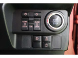 時計マークのウエルカムオープンスイッチをONしておけば、キーを持って車に近づくとスライドドアが開いてくれます。買い物などで荷物をいっぱい持っていても、子供のお迎えで抱っこしていても大丈夫です!