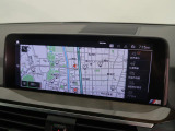 【純正ナビゲーション】BMWのナビゲーションは操作性も良く、詳細な地図情報と交通状況を見やすく表示し、快適なドライビングをサポートしながら目的地までナビゲートします。