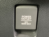 【アクセサリーソケット(電源ソケット)】電源からケーブルをつなげば、スマートフォンなどの電子機器の充電などを行うことができます!ゲーム機器や、カメラの充電にも便利ですね。