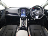 視界の良さが魅力の運転しやすいコックピット。シンプルで操作性に優れたインパネデザインと、SUBARUならではの安全性能への徹底したこだわりが光る視界設計です。