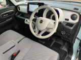 開放感のある室内空間。広々としたシートと、見やすいメーター類で、快適な運転をサポートします。