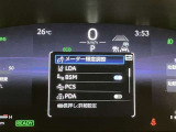 【ブラインドスポットモニター】後側方から接近する車両を検知。 衝突の危険があると判断した場合、ドアミラー表示や警報音でドライバーに注意を促します。