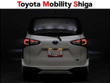 リヤのコンビネーションランプは後続車からも確認しやすいデザインです。