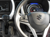 ステアリングには様々なスイッチが付いておりますので運転しながらの操作も楽ちんです♪