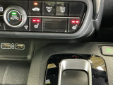 運転席/助手席シートヒーターで寒い日もすぐに温かくなり快適に過ごせます。2段階の温度調整が可能です