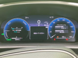 メータークラスターは視認性に優れ、運転に必要な情報を的確に伝えます。運転に集中できる環境を提供します。