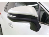 バイカラーでスマートなウインカーミラーです。ウインカーミラーはお洒落なだけでなく、対向車や歩行者からの視認性が良く安全性が向上し、事故防止にもつながります。