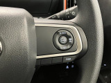 【アダプティブクルーズコントロール】 走行中に先行車の様子を検知しながら、設定した速度の範囲内で先行車との距離のキープを支援!疲れにくく、長距離運転中の渋滞なども快適に運転できます。