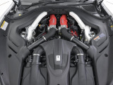フロントミッドに搭載された3.9L・V8ツインターボエンジンは620馬力(カタログ値)を発揮します。