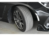 タイヤサイズは215/45R17です