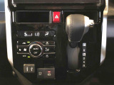 温度を設定すれば、自動で車内の温度管理をしてくれる優れものです♪ATミッションで運転楽々