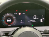 視認性の高いメーターパネルは、運転に必要な情報をドライバーに分かりやすく伝えます。運転席を洗練された空間に演出します。