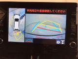 パノラミックビューモニターを装備。クルマを真上から見るように周囲を確認できます。機能の詳細はスタッフまでお問い合わせください。