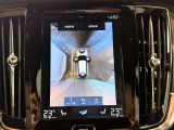 ◆360&deg;ビューカメラ『車載のカメラを駆使し、車を真上から見下ろしている映像に変換、センターディスプレイに表示させ、安全な駐車をサポート。縦列駐車や狭い場所への駐車に大きく役立ちます。』