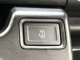 【パワースライドドア】スマートキーや運転席のスイッチでスライドドアの開閉が可能♪電動だから力を入れてドアを開ける必要が無く、小さいお子様でも、重い荷物を持っている時もラクに開け閉めできます♪