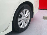 高級感溢れるデザインの純正アルミホイールが装着されていますよ♪洗車も楽々ですよ♪