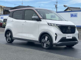 エマージェンシーブレーキ(衝突被害軽減ブレーキ)、フロントカメラが車両や歩行者を検知し警告音と共に衝突回避、軽減をアシストしてくれます。