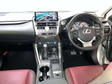 高いホールド性で運転姿勢が安定します。長距離ドライブでも疲れにくいのが魅力です。快適なドライビングライフをお送りください♪