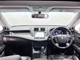 高いホールド性で運転姿勢が安定します。長距離ドライブでも疲れにくいのが魅力です。快適なドライビングライフをお送りください♪