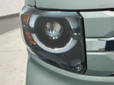 LEDヘッドライトは、点灯の瞬間から最大光量を発揮し、突然暗くなるトンネルなどでの安定感を高めます。