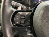 ステアリングにオーディオ操作スイッチが付いています。オーディオ画面に直接タッチしなくても操作が出来ますので、運転に集中できます。