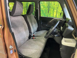 運転席シート廻りは使用感も少なく、良好な状態となっています。丁寧に使われていたことがよくわかりますね。