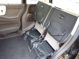 ◆チップアップ&ダイブダウン機構付【ULTR SEAT】は後席座面を左右分割で跳ね上げることができます。トランクで積載できない背の高い荷物をラクラク収納できます。ホンダ車ならではの人気装備です。