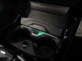 ワイヤレス充電器がセンターコンソールに配置されており便利にご利用いただけます♪