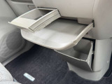 MAX3キロまで可能なトレーがエアコン操作部の下に付いてます☆★ちょっとした小物なども置いてもらえます♪