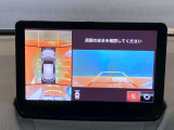 周囲の見通しを高めた設計、狭い場所での取り回しや駐車をサポートする全周囲カメラ(360&deg;ビューモニター)を装備。上空から見下ろす視点の画面を見ながらの操作で、感覚が掴みやすく駐車が楽になります。