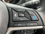 ハンドルの右側にはプロパイロットシステムのスイッチが付いているので、高速道路の運転が楽になりますよ!左側のオーディオ操作のスイッチにて音量調整等をナビを直接触ることなく操作ができます。