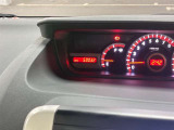 視認性に優れたメーターを採用しており、走行中でも車速や情報が分かりやすく表示されます。運転時の視線移動をむりのない範囲に抑え、快適で安心感のあるドライブをサポートします。