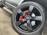 【20インチスタイル5098グロスブラックホイール メーカーop価格￥410000】大口径ホイールが車両の足元を引き立てます。乗り心地は損なわれず快適なドライブが楽しめます。