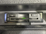 【ETC】有料道路を利用する際に料金所で停止することなく通過できる、ETC車載器(ノンストップ自動料金収受システム機器)が装備されています。セットアップを行うことで利用可能になります。