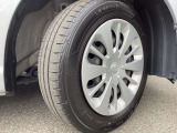 純正14インチフルホイールキャップでスタイルバッチリ!165/65R14タイヤです