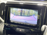 【バックカメラ】駐車時に後方がリアルタイム映像で確認できます。大型商業施設や立体駐車場での駐車時や、夜間のバック時に大活躍!運転スキルに関わらず、今や必須となった装備のひとつです!