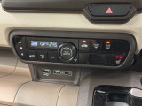 シートヒーターが付いています!寒い日に便利な装備ですね。