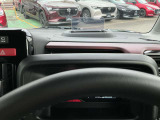 運転席前に視認性の高いディスプレイが立ち上がります。デジタルで確認頂けます。